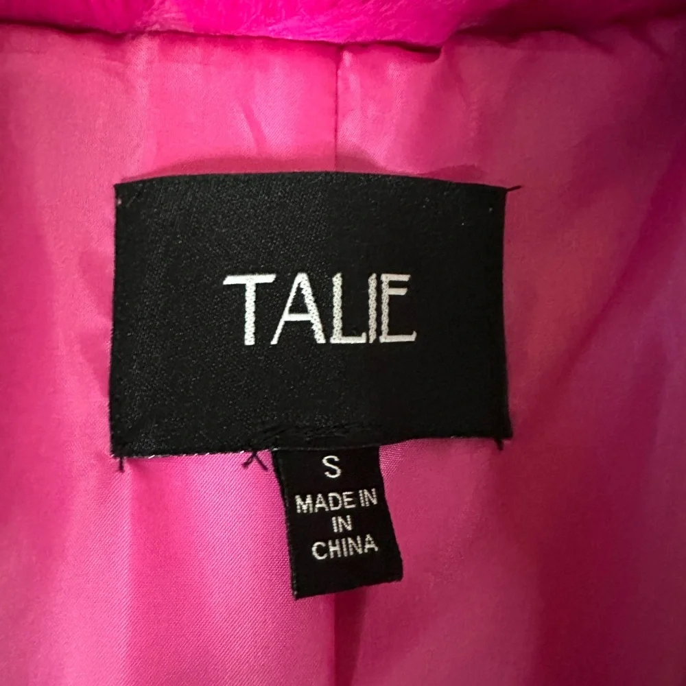 Talie Faux Fur Coat Women’s Vibrant Magenta Sz Small Winter Jacket Pockets side - Picture 5 of 10